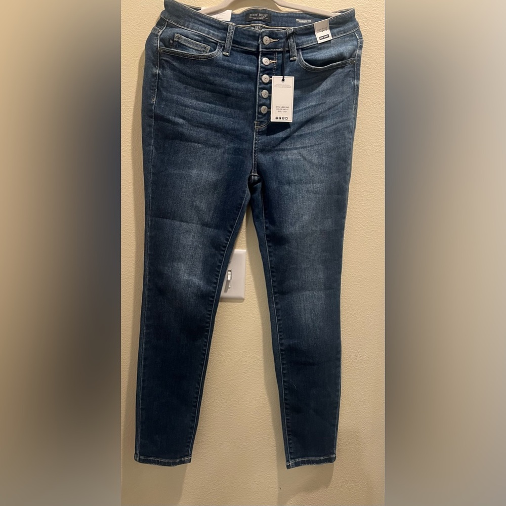 Women's NWT size 13 Judy Blue Button Fly Blue High-Rise Jeans.
